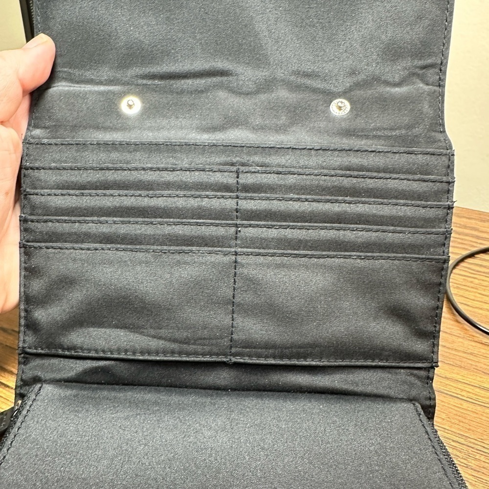 Liz‎ Clairborne Large Black PVC Wallet in Good Condition - Picture 2 of 9